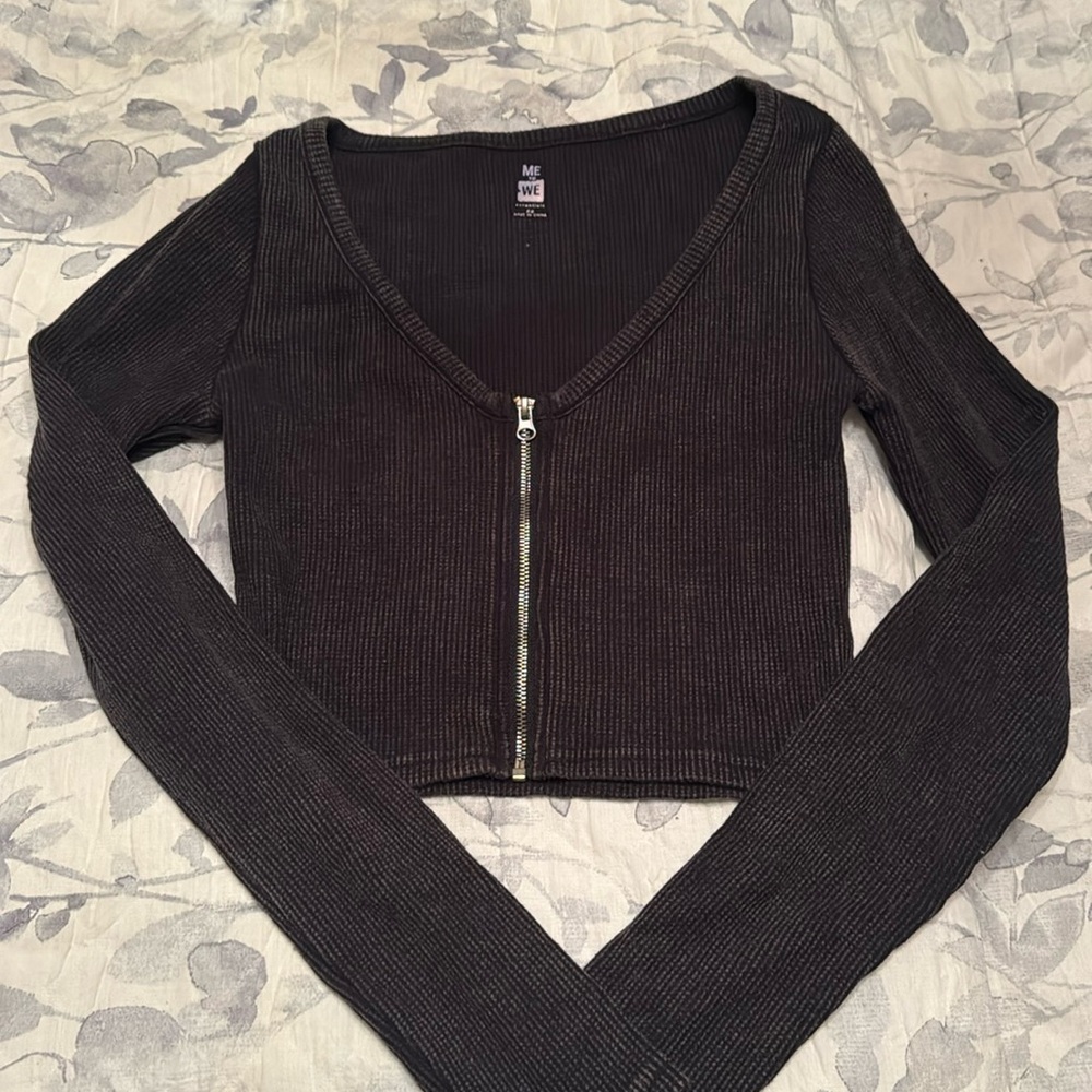 never worn cropped zip long sleeve